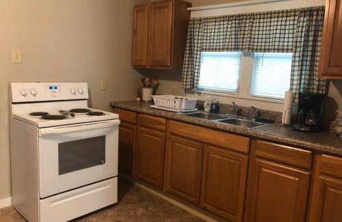 Downtown 2 Bedroom Cottage, Sleeps 6, Walking Distance to Honeywell, Downtown Restaurants, Shopping - Foto 15