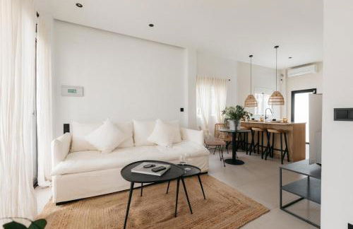 Spacious villa with private pool & garden for 4 - Photo 6