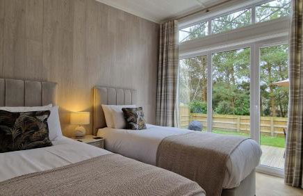 High Oaks Grange - Contemporary Lodges - Photo 15