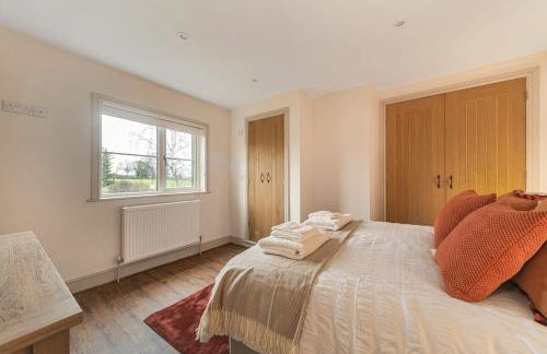 Luxury country oak beamed peaceful retreat - Photo 14