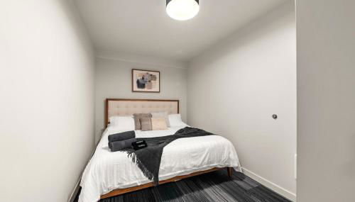 2BR Apartment in DT with Parking - Foto 2