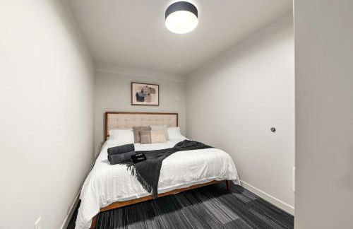 2BR Apartment in DT with Parking - Foto 2