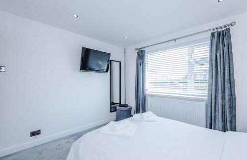 Modern 1BR Apartment in Whitefield, Manchester with Private Parking - Foto 8