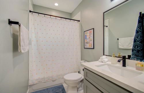 Houston Entertainment Haven - Photo 42