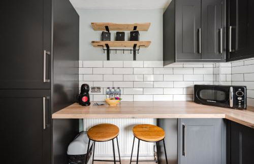 Modern 2 Bedroom House with Parking - Photo 21