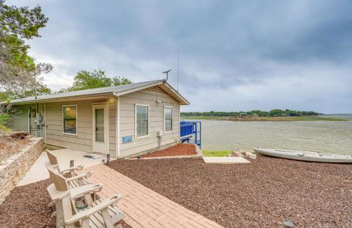 Waterfront Lake Buchanan Cottage with Kayaks! - Foto 3