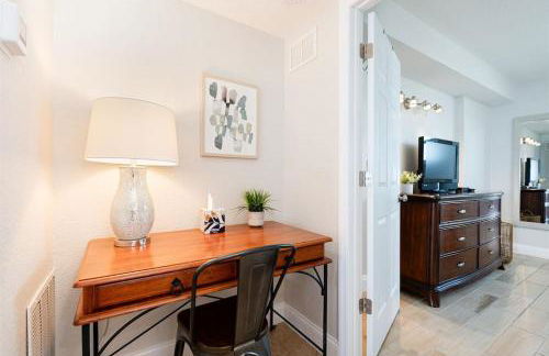 NEW Beach Condo 5 min walk to the Beach Sleeps 9 - Foto 17