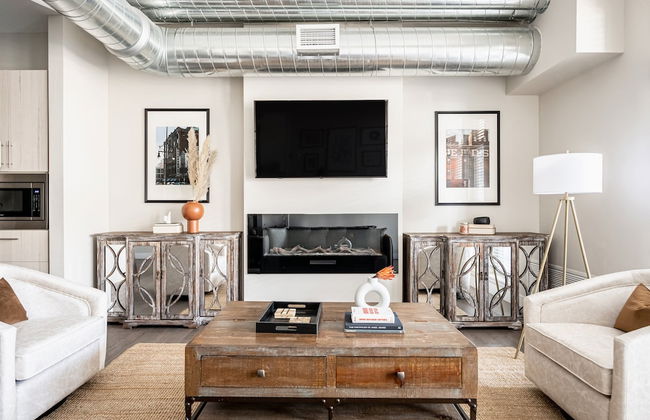 Bright & Breezy | RiNo Art Lofts - Foto 13