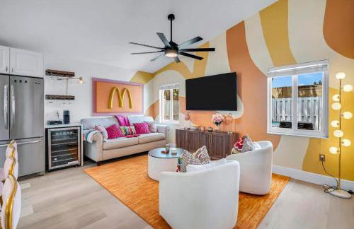 Designer Stylish Villa by Sawgrass with Hot Tub and Arcade Games - Foto 3