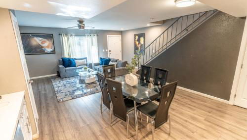 Spacious 2-Bedroom Townhouse with Pool & Private Patio in Central Las Vegas - Foto 5