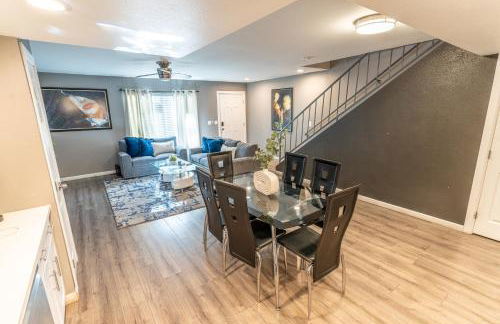 Spacious 2-Bedroom Townhouse with Pool & Private Patio in Central Las Vegas - Foto 5