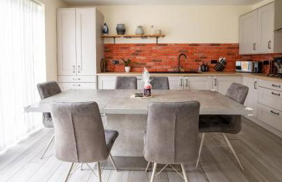 Impressive 4 Bed House Sleeps 8 - Private Parking Fast Wi-Fi Netflix & Foosball, Business Insurance and Leisure Travellers Welcome - Foto 37