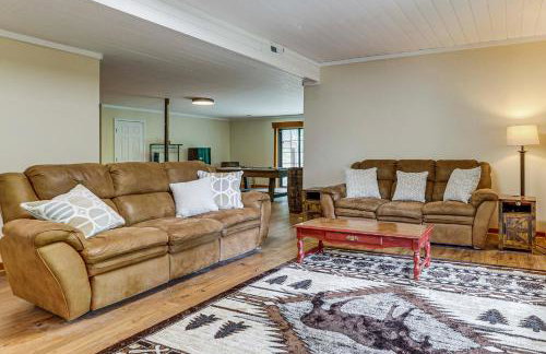 Cozy Lake Hartwell Getaway with Game Room! - Foto 26