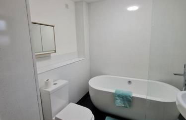 Modern 3 Bedroom Property centrally based - Foto 7