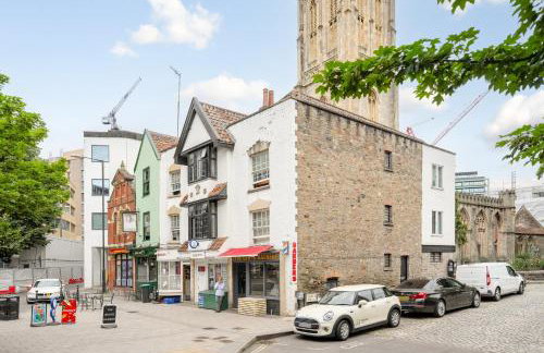 Central Apt-2Bed 2Bath-AC unit-By FabAccommodation - Foto 14