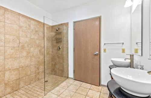 Holiday Magic Awaits-Host in STL DWTN Loft-6D - Foto 13