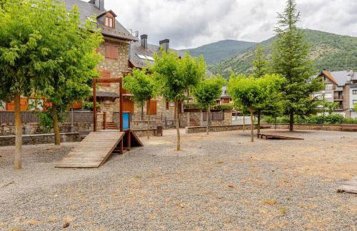 Family Attic Esterri - Photo 37