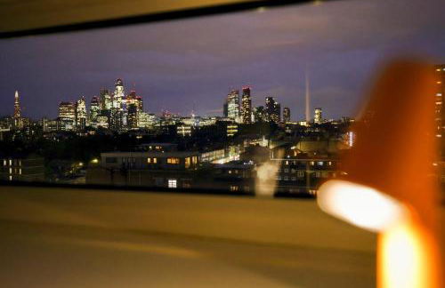 Designer Penthouse with City Views - Foto 23