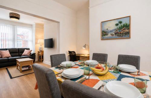3BR Home Near Liverpool Free Parking Sleeps 5 - Foto 1