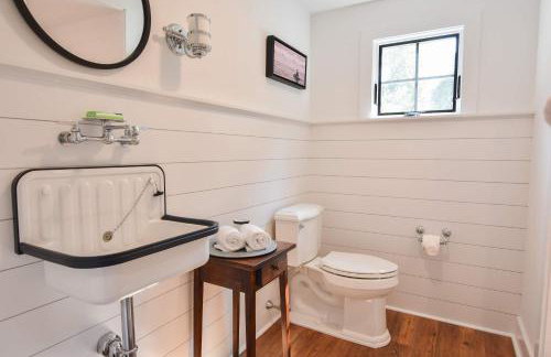 Gorgeous Renovation Walk to Water - Photo 24