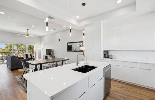 3BR 35BA Rooftop View - Walk to Alamo Dome - Foto 3