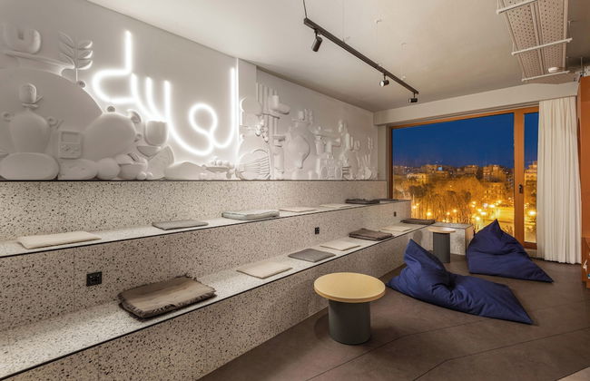 Zeus is Loose Hostel - Photo 3