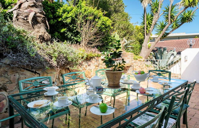 Camps Bay 4BR w Pool and Sea Views Atlantic Gem - Photo 14