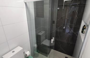 Lindo apto tudo novinho, prédio frente mar - Foto 33