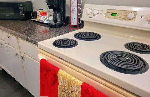 Cozy Delightful Private Studio near Rhodes College, Shuttle, & Vehicle Rental - Foto 8