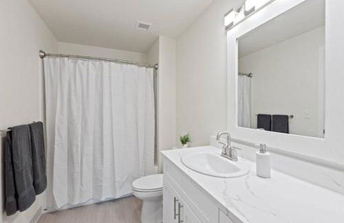 Roav Stays - J and K on Main Luxury Apartment 405 - Foto 12