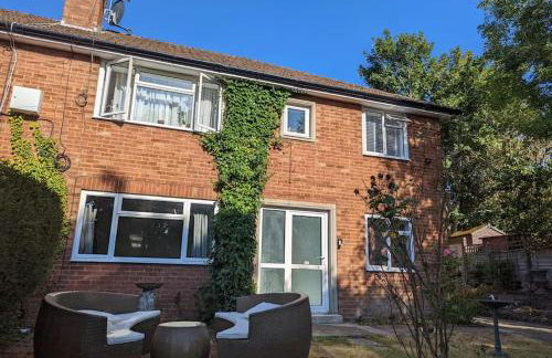 Lovely 2 bedroom apartment with a garden - Photo 15