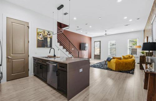 Spacious 3BR Home Near NRG Stadium, Medical Center and Downtown with Backyard, Gazebo and Fire Pit, Pet-Friendly - Foto 9