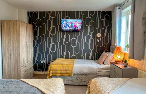 Mayflower 3 Bedrooms House 7 Beds 2 Showers Off Road Parking - Foto 15