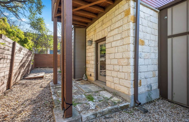 Chic & Homey 3BR Close to Downtown - Photo 26