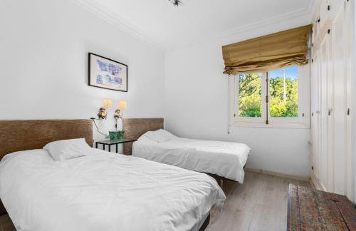 Villa Familiar con Piscina - Photo 15