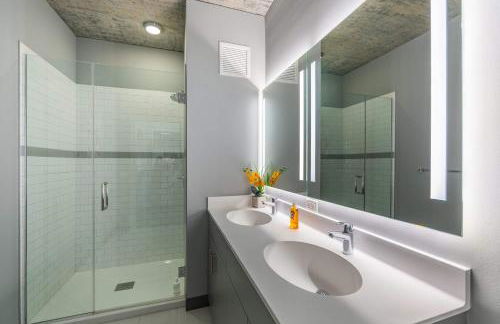 Bright & Modern 2BR Perfect City Escape - Foto 24