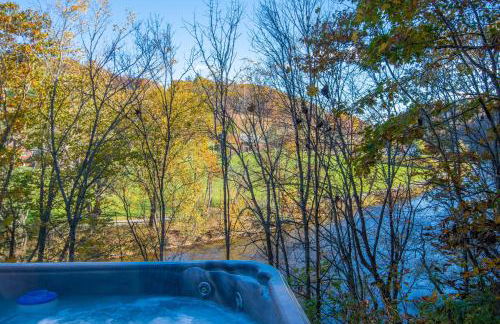 Charming Riverfront Cabin - Hot Tub Overlooking New River, Gas Fireplace - Foto 9