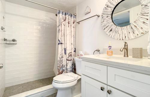 Oceanfront Sunrise Overlooking Pool Walk to shopping dining Sunrise 805 - Foto 16