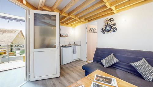 Stunning Home In Neuilly Le Vendin - Photo 5