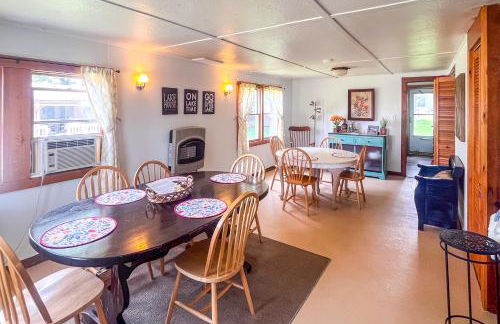 Steps to Lake and Public Boat Ramp Edinboro Cottage - Foto 6