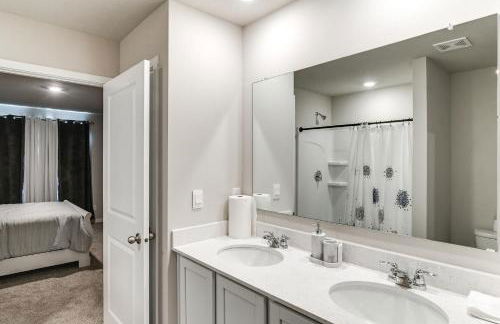 1 Mi to Golf Quiet Waukee Home with Fireplace! - Foto 10