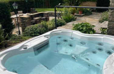 Greenacres Hall - Photo 2