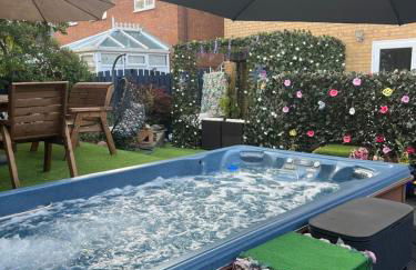 Romantic Swiss Cabin Hideaway & Hot Tub Spa Pool - Foto 5