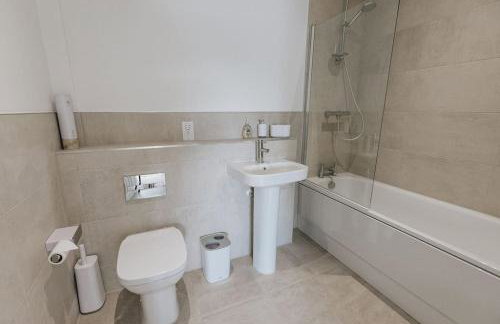 Grade II Mill Townhouse in Leeds with Free Parking which Sleeps 6 - Photo 6