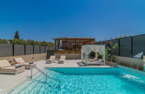 Fratelli Villa, with Heated Pool & Spa Whirlpool, By ThinkVilla - Foto 2
