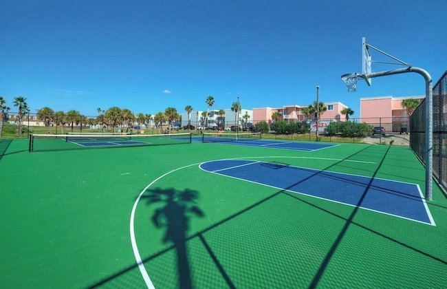 Oceanfront Condo w/ Private Balcony Pool + Tennis Bubbly Blew by Avantstay - Photo 131