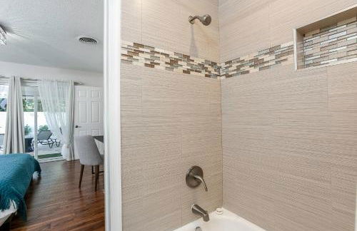 Pompano home with private heated Pool 3D tour available - Foto 45