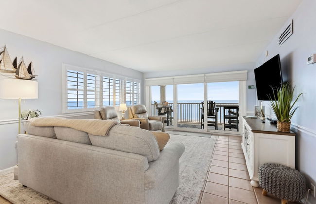Beach Condo Miles-long Views Sand and Sea, Access to Private Fishing Pier by RedAwning - Foto 1