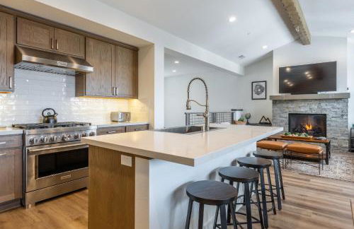 Newly Built Updated 3 Bed 2 and a half bath Creekhouse at Snowcrk Resort 1463 Amazing Mountain Views - Photo 30