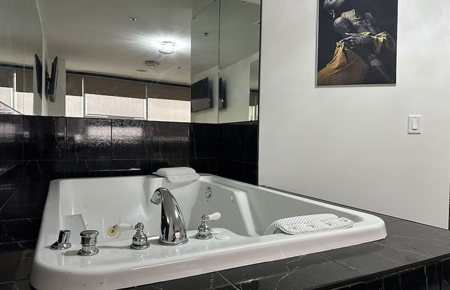 LUXURY DOWNTOWN CONDO TWO BEDROOM - Photo 19